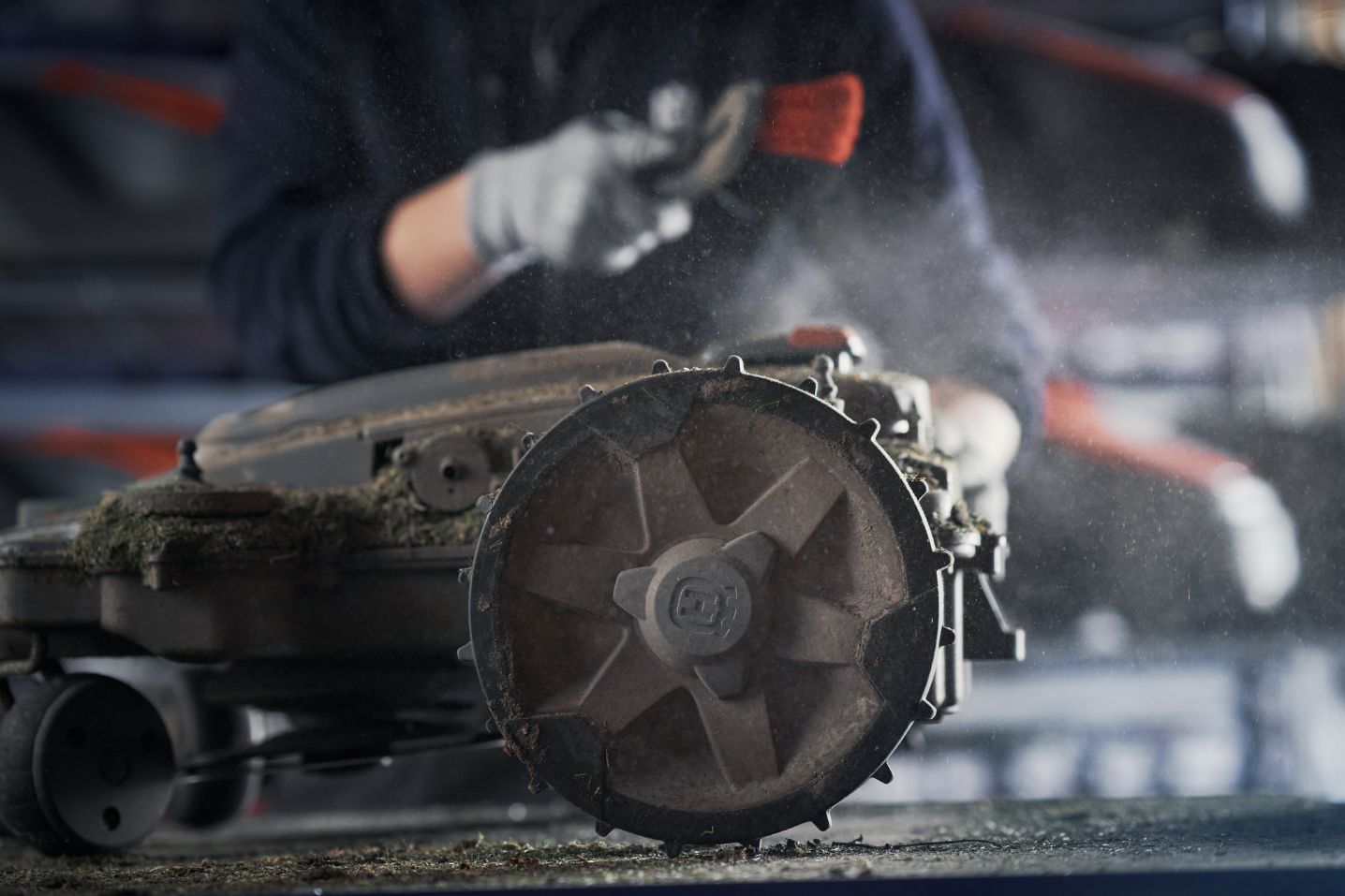 Zimowanie robotów Automower® – kompleksowa opieka na czas przerwy zimowej